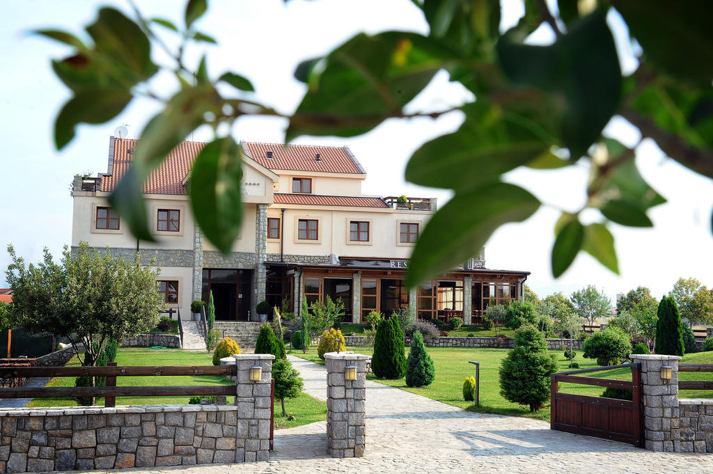 Hotel Aria Mitrovici  Exterior photo